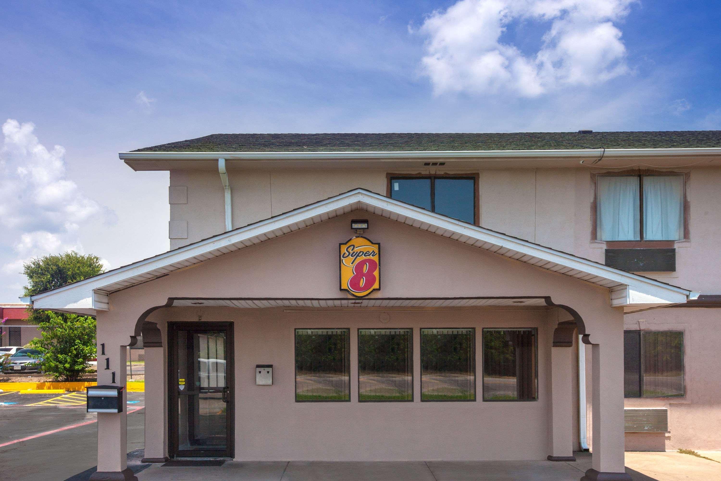 Super 8 By Wyndham Sherman Exterior photo